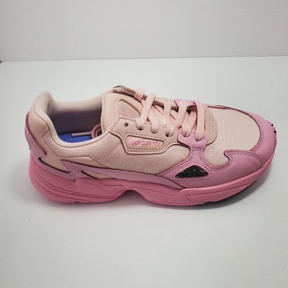 adidas Shoes - Adidas sneaker 7.5